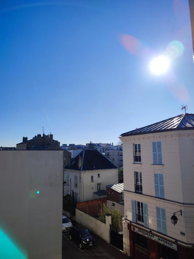 La Vie En Blanc Et Noir Maisons-Laffitte Lägenhet Exteriör bild